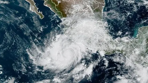 Implementarán medidas extraordinarias en Jalisco, Nayarit, Colima y Michoacán por huracán Simon