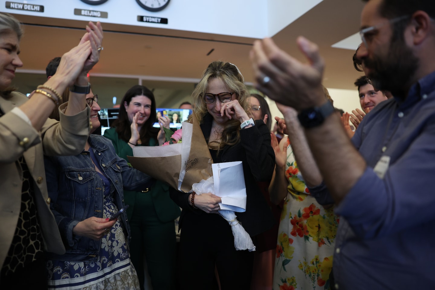 De ser investigada por el FBI a ganar el Pulitzer 2026: premian a la periodista Hannah Natanson