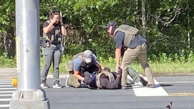 Atropellan a agente del ICE en Nueva Jersey tras intentar detener a una persona