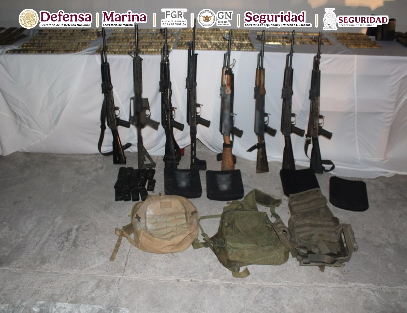 Detienen en Mazatlán a cinco hombres con arsenal y droga; rescatan dos secuestrados