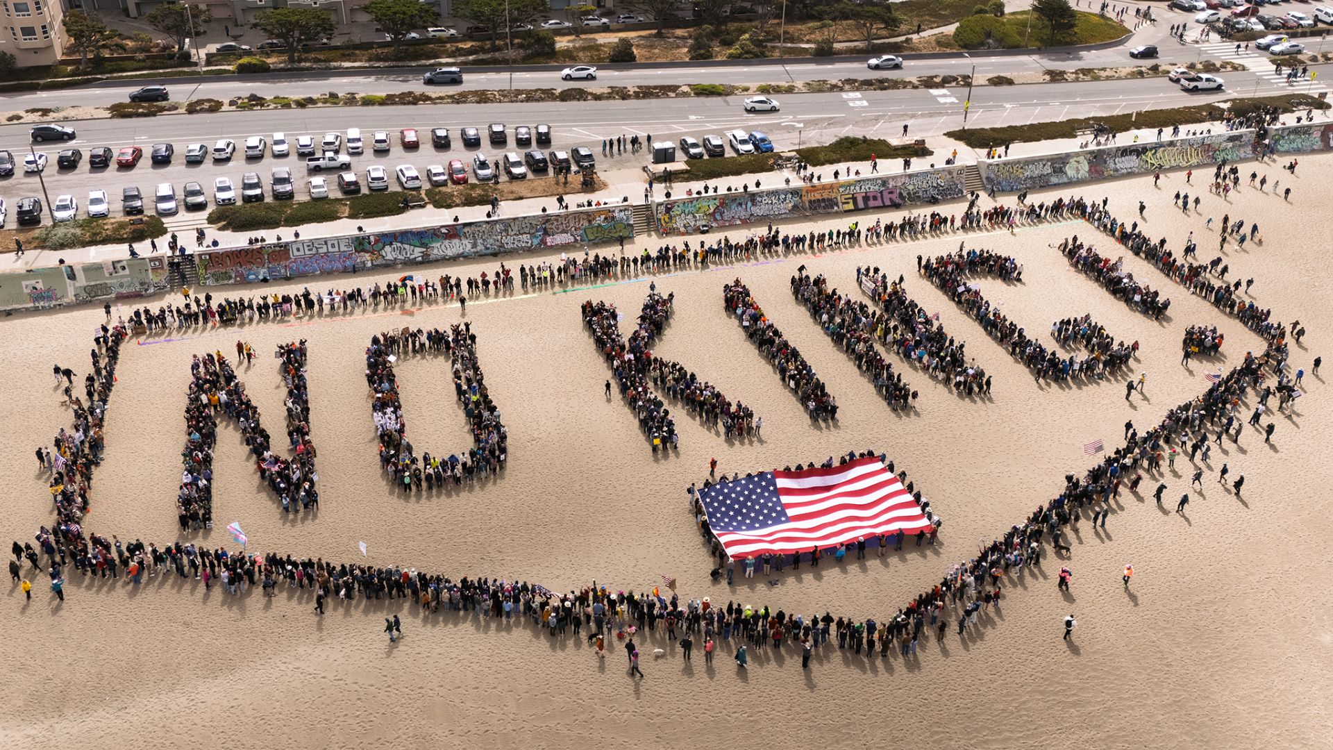Millones protestan en Estados Unidos contra Trump bajo el lema “No a los reyes”