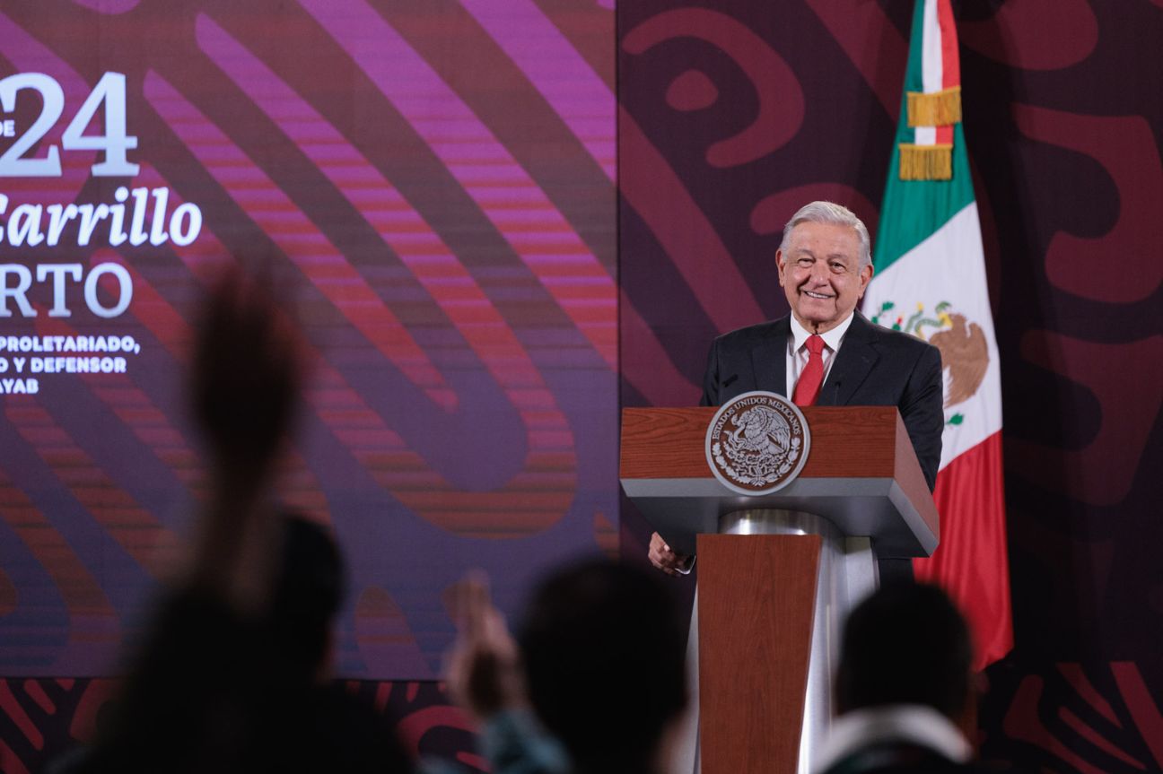 Celebra López Obrador resolución del INE sobre no suspender las conferencias matutinas