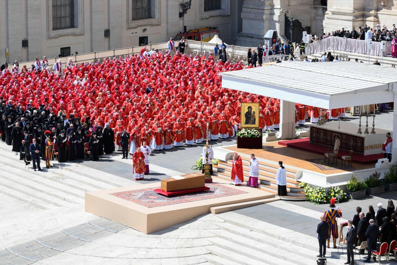Sepultan al Papa Francisco en la Basílica de Santa María la Mayor