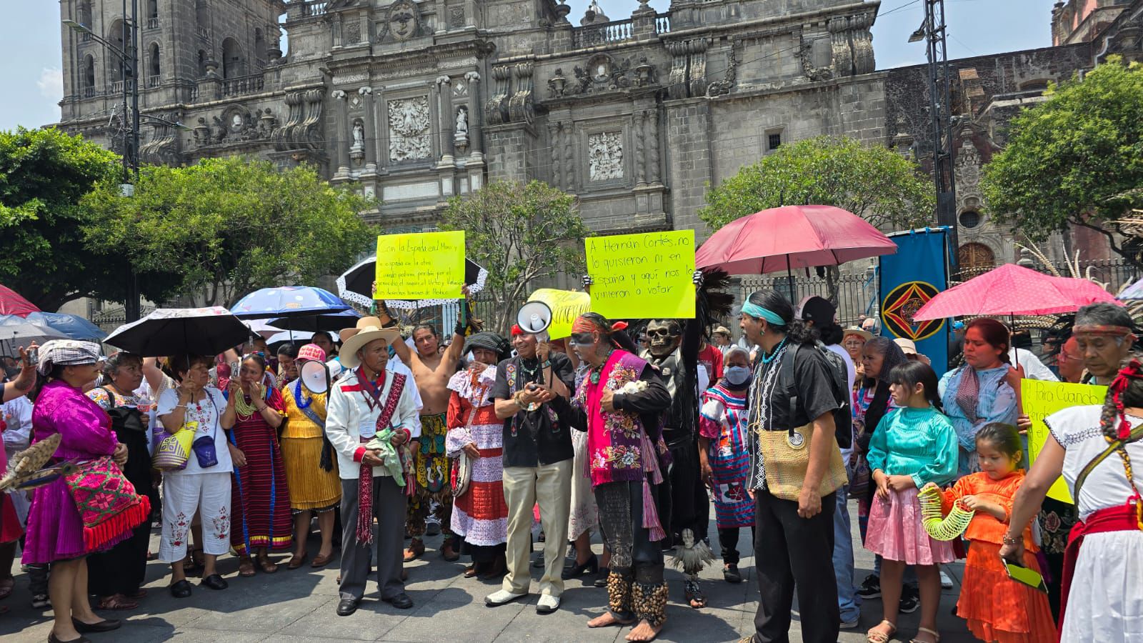 Declaran pueblos indígenas “non grata” a Isabel Díaz Ayuso durante visita a México por “agraviar la memoria histórica” de México