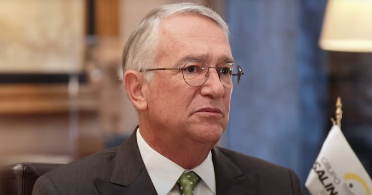 Notifica Corte de EE.UU. a Ricardo Salinas Pliego de multa por 21 mdd por violar una orden judicial