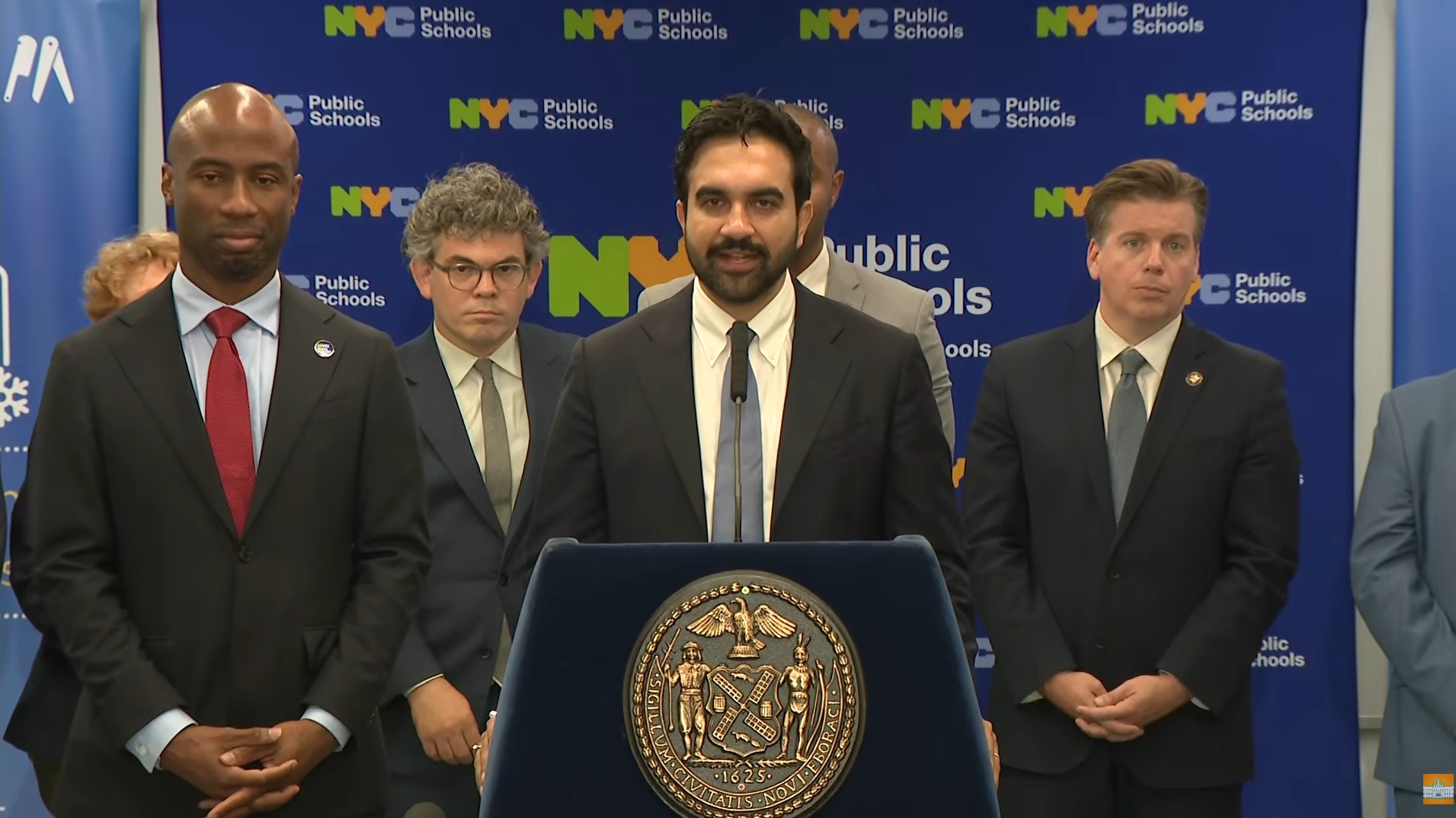 Nueva York limita uso de IA en escuelas y establece moratoria para alumnos de preescolar a octavo grado