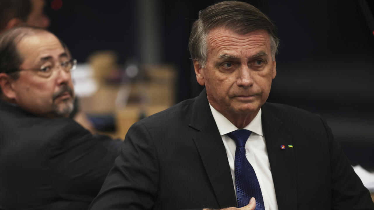 Dictan nuevas medidas cautelares contra Jair Bolsonaro