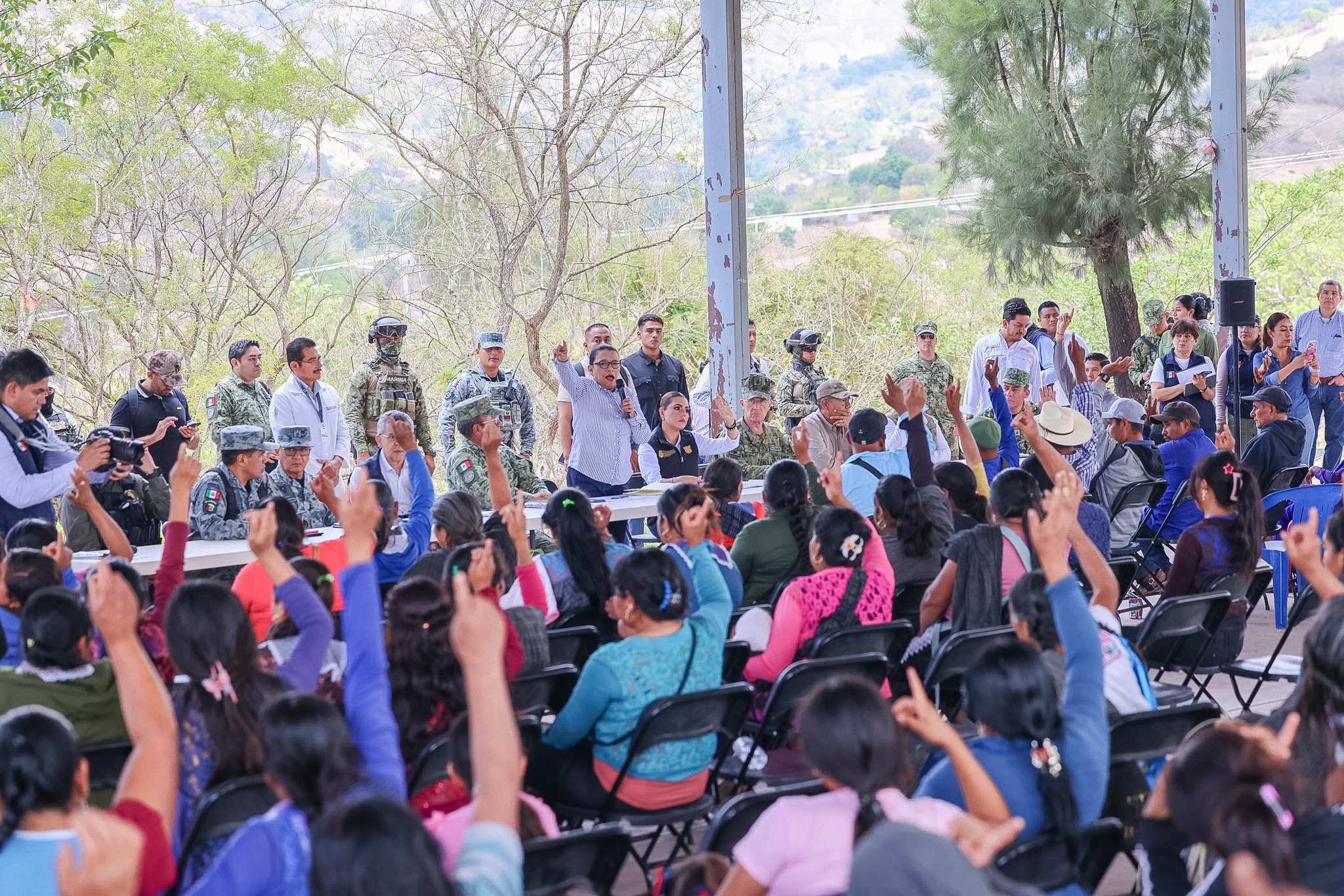 SEGOB entabla diálogo con familias y comisarios en Chilapa, Guerrero, para restablecer paz en la región