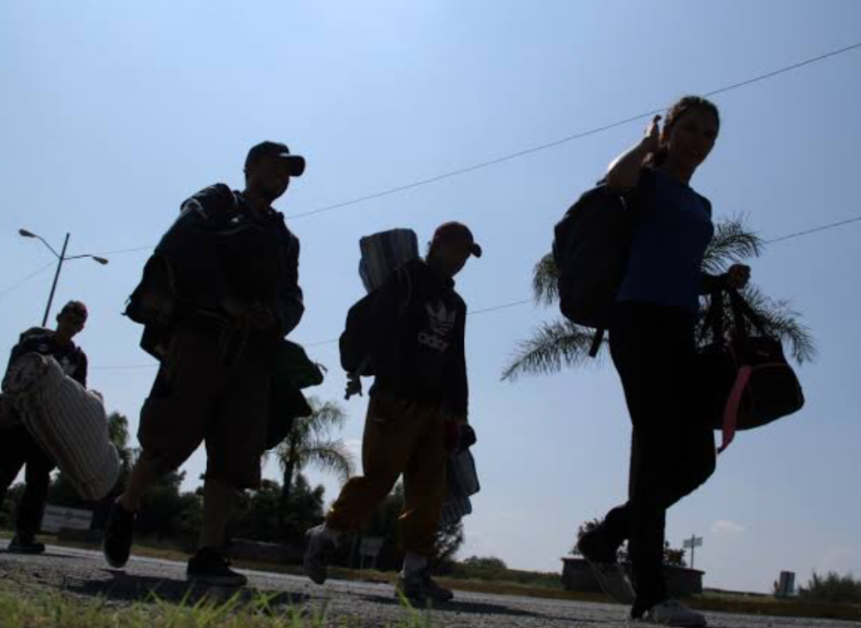 Rescatan a 46 personas migrantes secuestrados en bodegas de San Luis Potosí