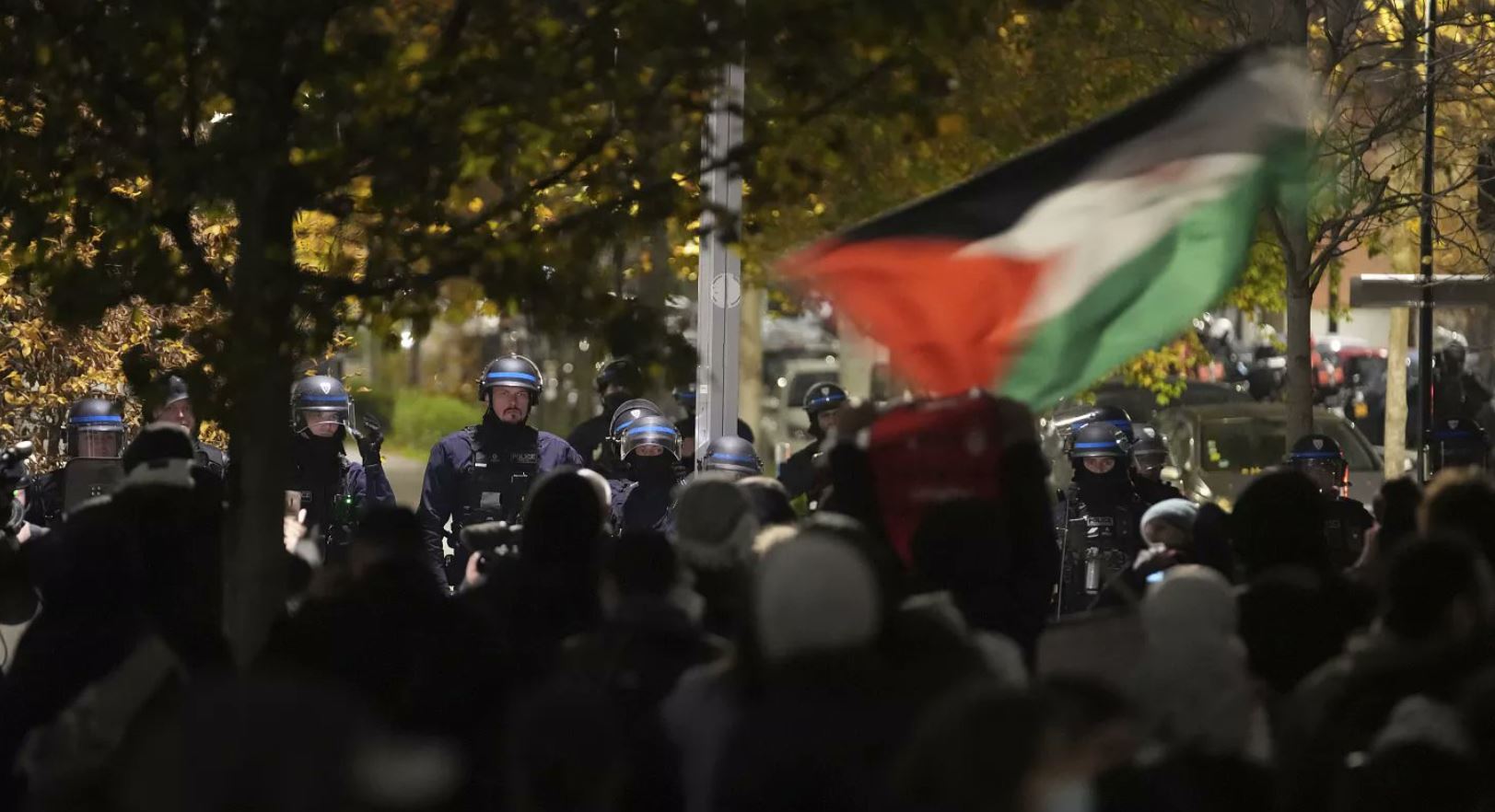 Protestan en París contra el partido Francia-Israel en apoyo a Palestina