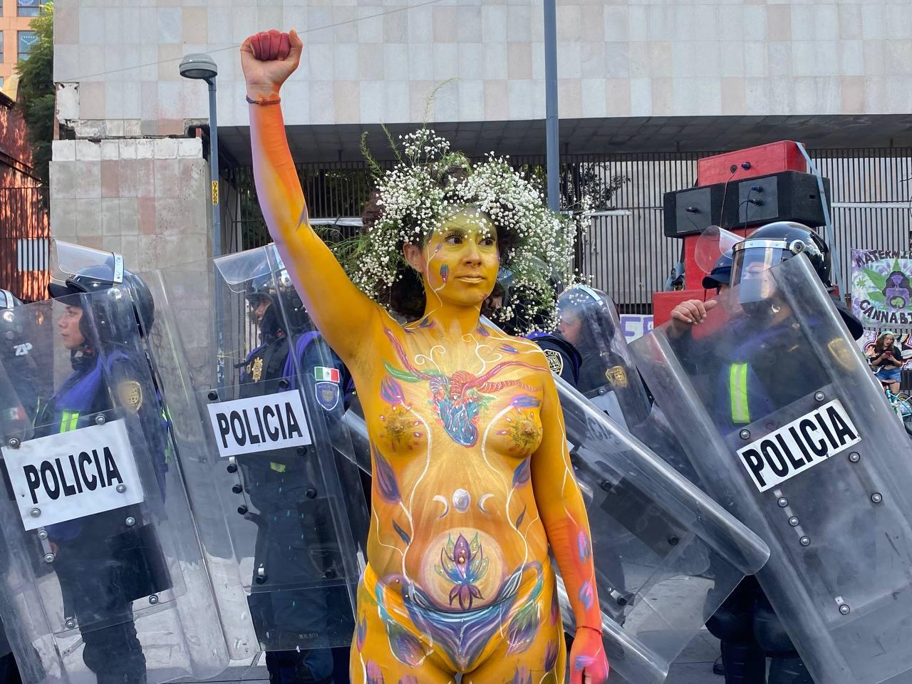 ¿Visibilización o revictimización? Critican a Saskia Niño de Rivera por entrevistar a feminicida