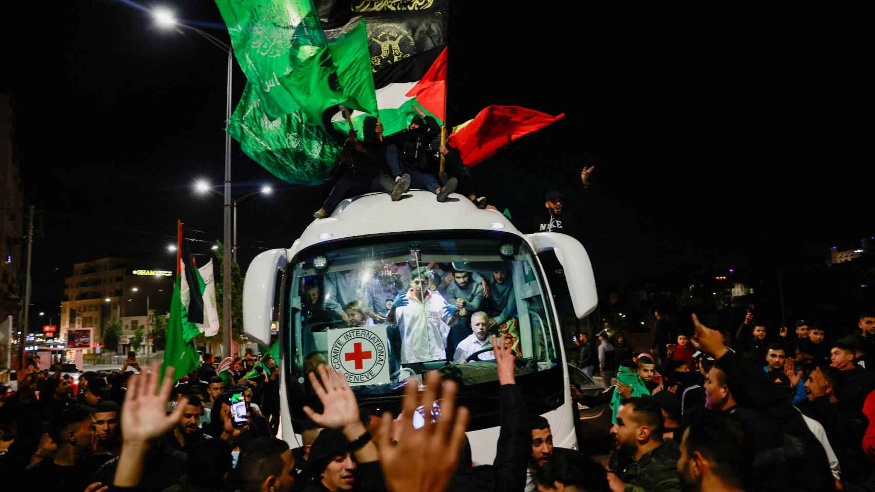 Liberan a tercer grupo de rehenes durante la jornada de tregua entre Hamás e Israel