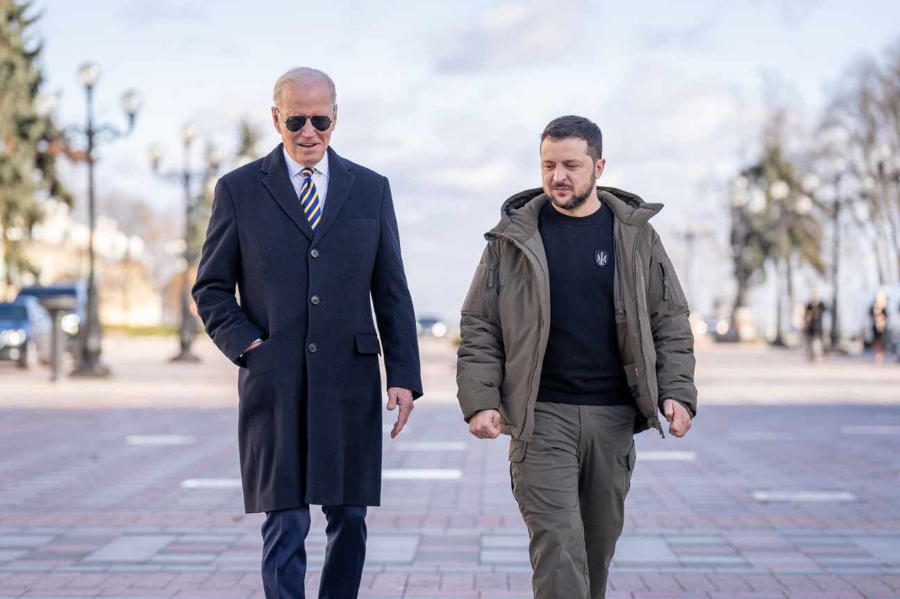 Anuncia Joe Biden nuevo apoyo militar a Ucrania durante visita a Volodimir Zelenski