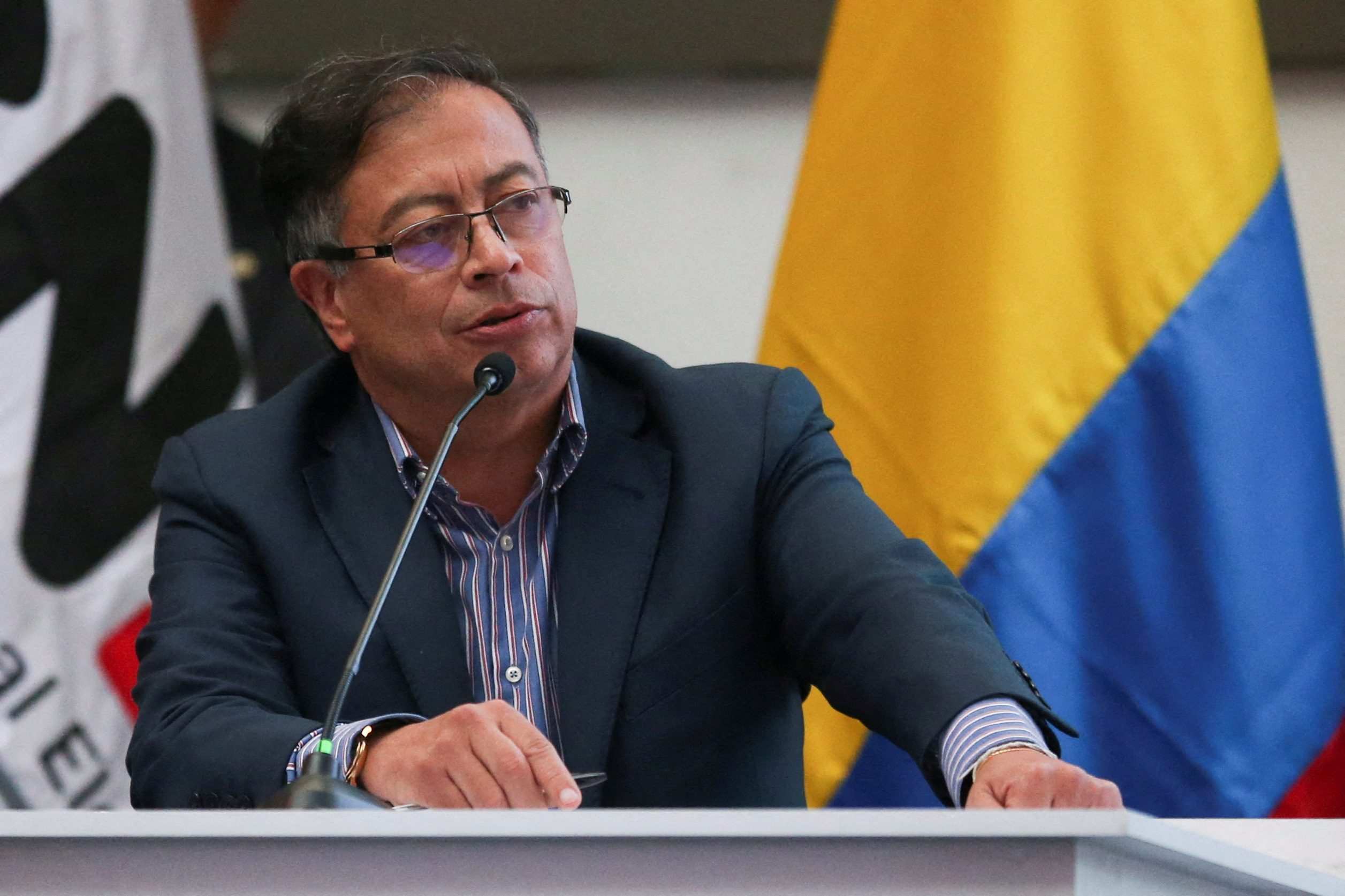 Reporta Presidencia de Colombia ataque con armas de fuego contra avanzada de vehículos oficiales del presidente Gustavo Petro