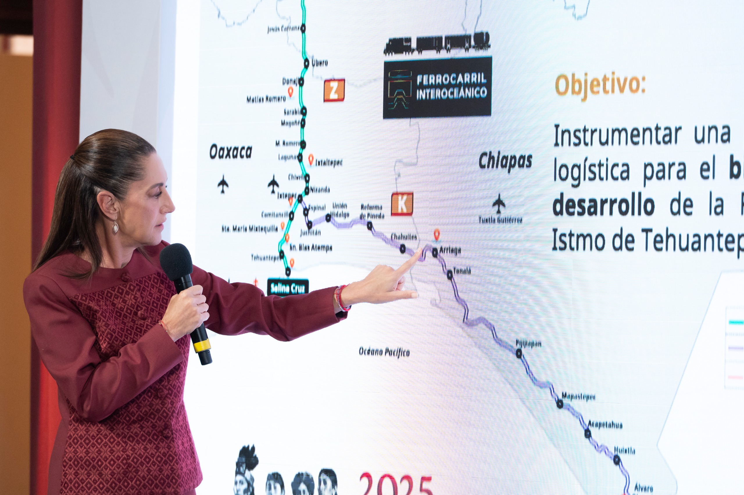 La gente está muy contenta con el Tren Interoceánico: Claudia Sheinbaum