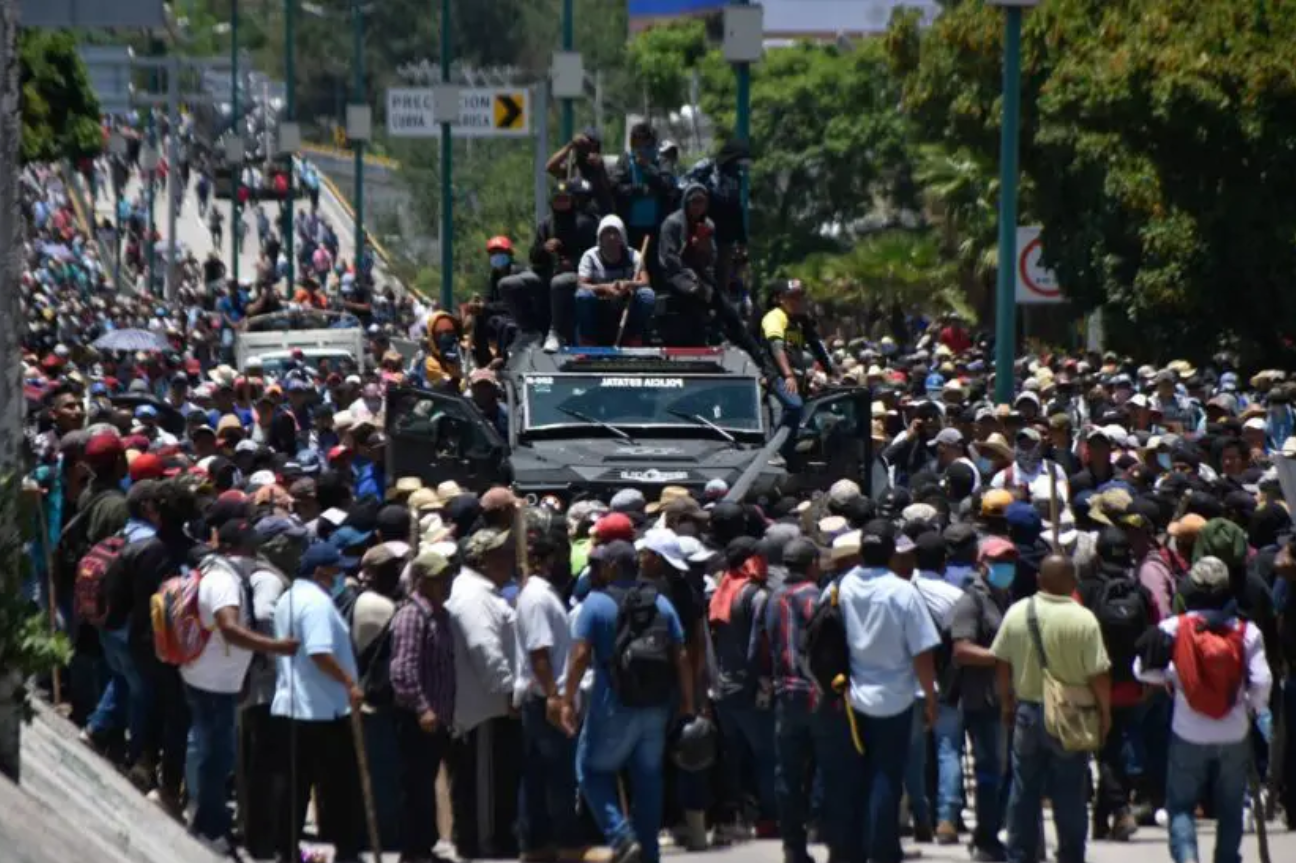 Liberan a 13 funcionarios retenidos en Chilpancingo