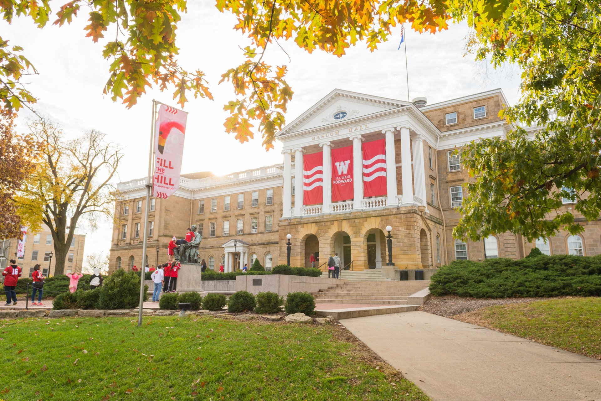 Estudiantes de la Universidad de Wisconsin-Madison denuncian agresión sexual en casa de fraternidad