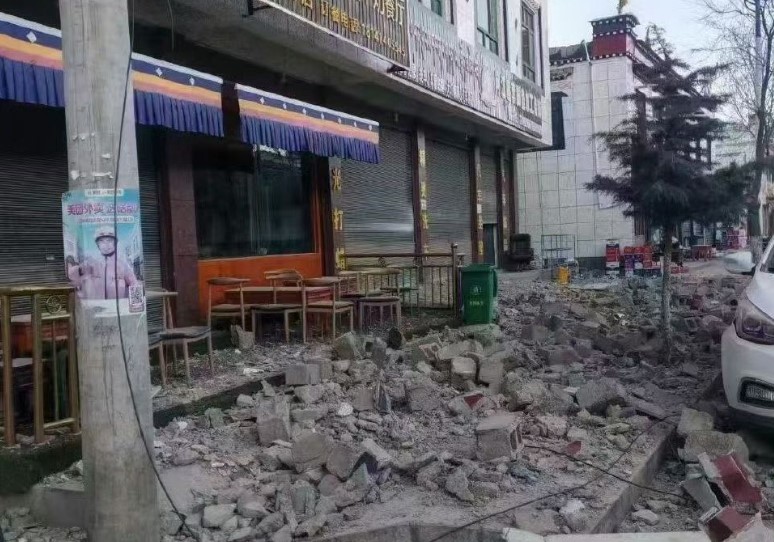 Deja terremoto en el Tibet al menos 106 muertos y más de 170 heridos