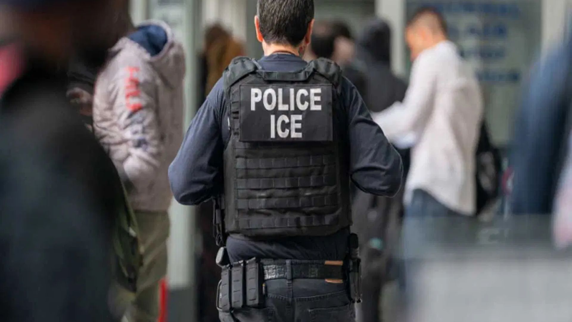 Autoriza Corte Suprema de EE. UU. a Trump reanudar deportaciones de migrantes a terceros países