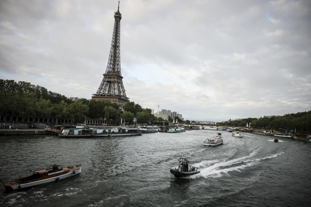 Amenazan parisinos con defecar en el Río Sena en protesta contra Juegos Olímpicos