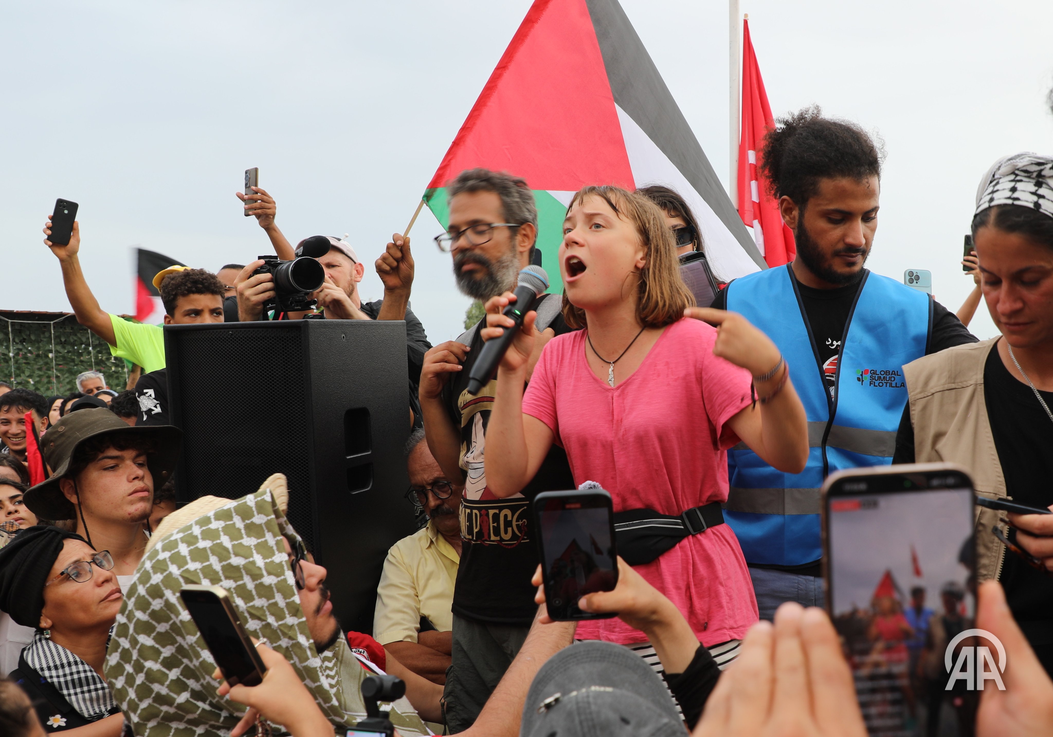 Denuncia Greta Thunberg maltrato tras ser arrestada por Israel en la Flotilla Global Sumud