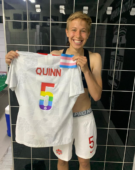 Rebeca Quinn futbolista no binarie y #OrgulloDeTodes
