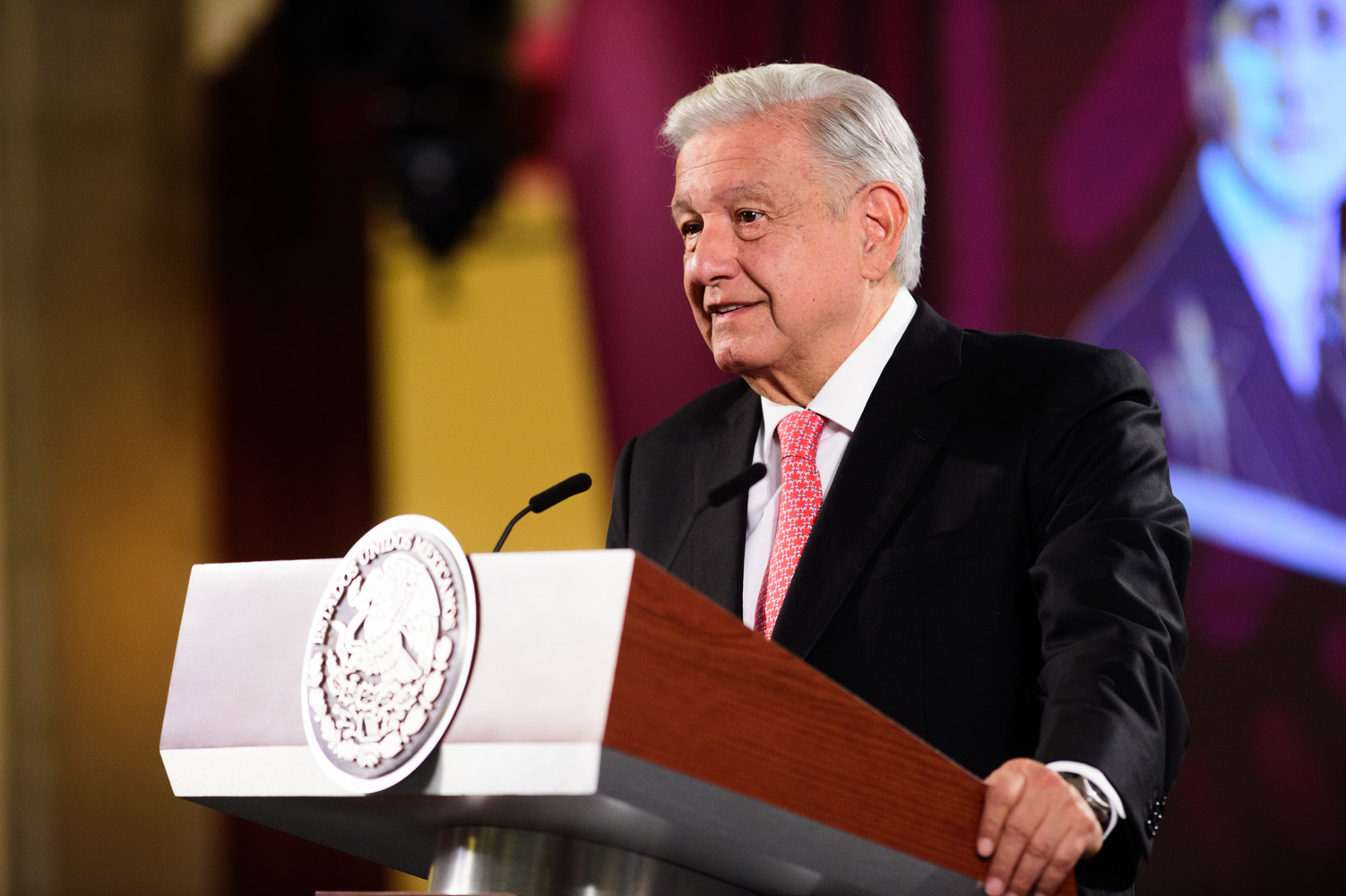 Celebra López Obrador que el juez Rodrigo de la Peza no insista en ordenar al TEPJF nombrar a dos ministros más