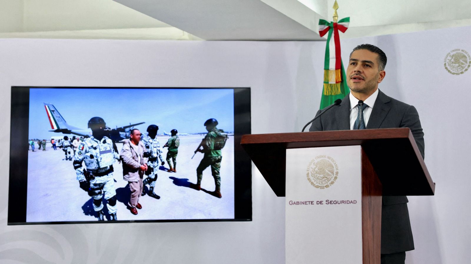 Aprueban 64% de los mexicanos traslado de 29 líderes del narcotráfico a EEUU: QM Estudios de Opinión