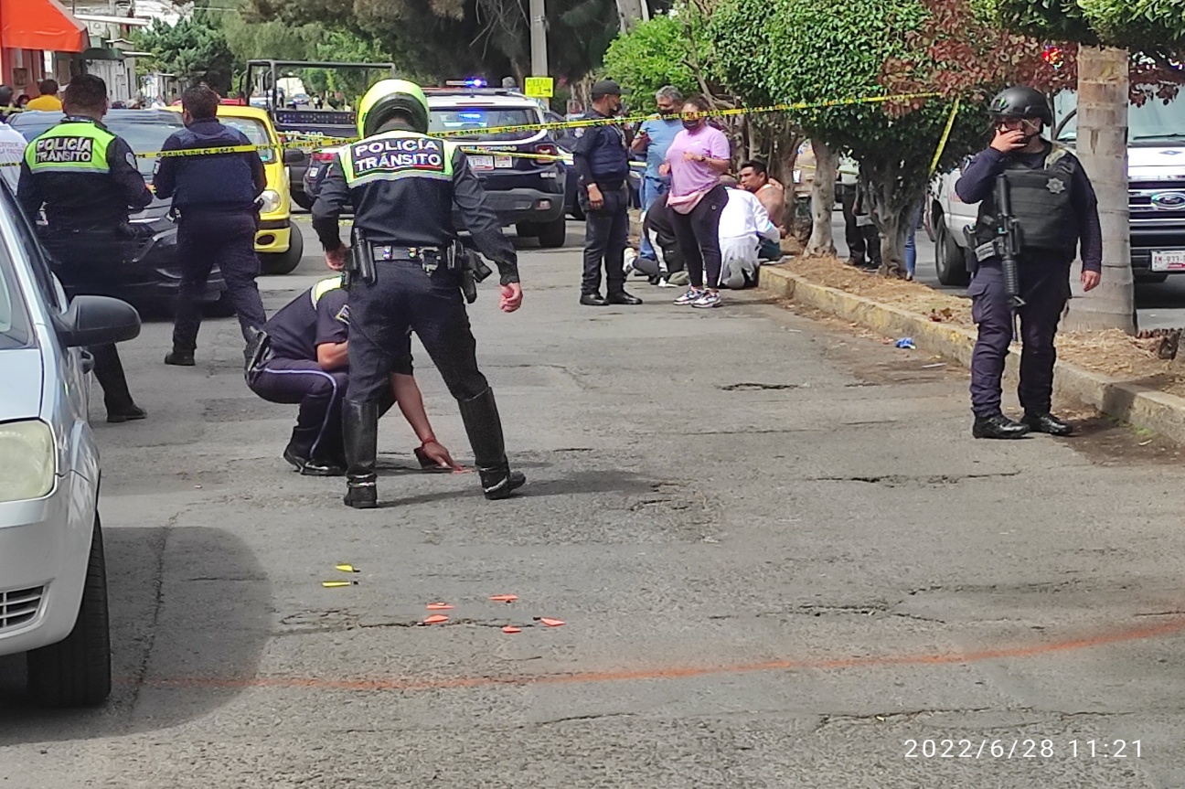 Reportan balacera afuera de centro de vacunación COVID en Puebla