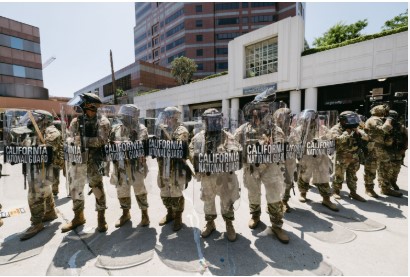 Permite Tribunal de Apelaciones a Trump mantener control de la Guardia Nacional en Los Ángeles