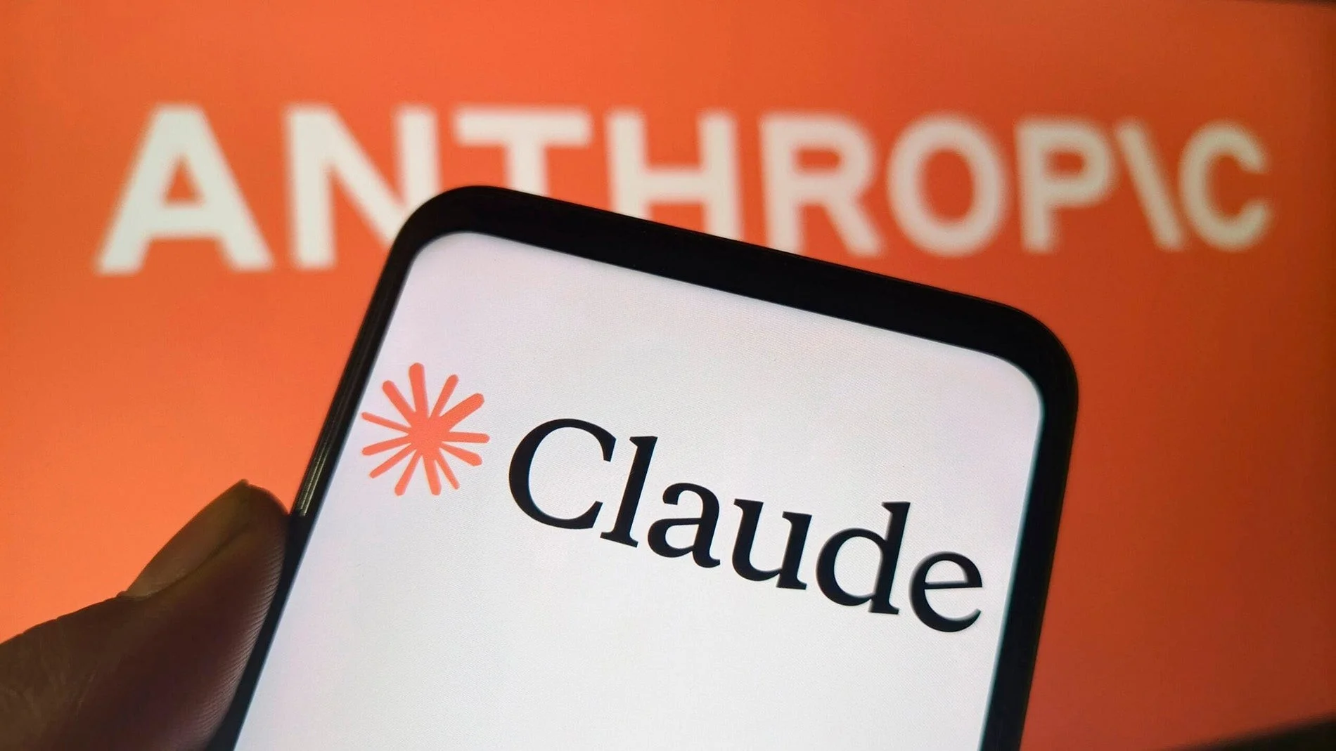 Demandan Sony Music y Warner Music a Anthropic por uso indebido de sus piezas musicales para entrenar a Claude