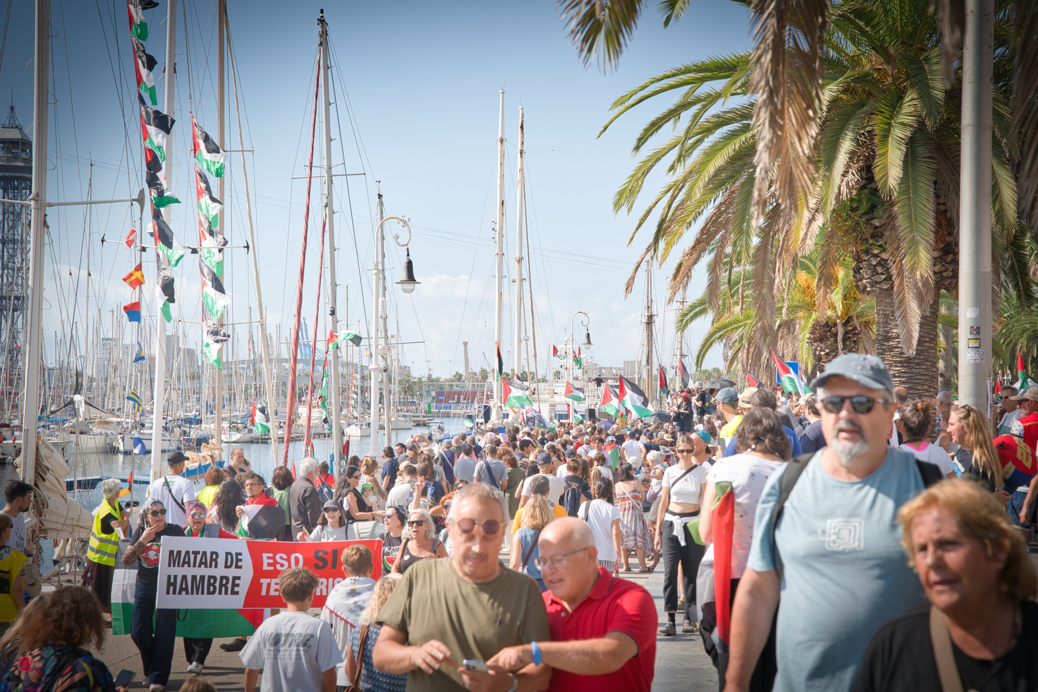 Zarpa flotilla propalestina rumbo a Gaza con ayuda humanitaria