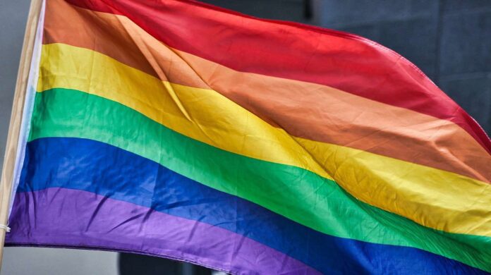 Declara Rusia extremista al movimiento LGBT+