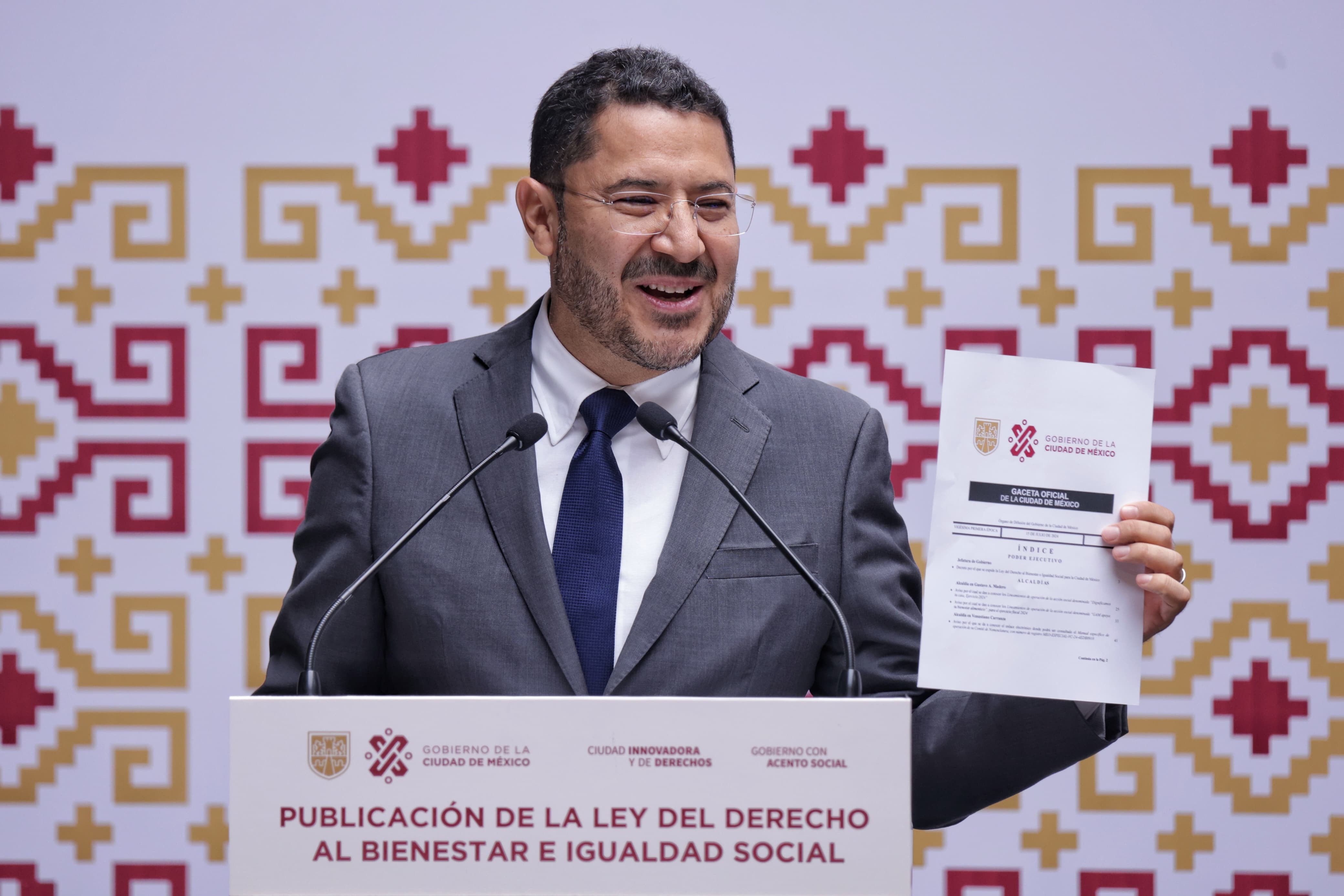 Publica Martí Batres el decreto por el que se expide la Ley del Derecho al Bienestar e Igualdad Social en la CDMX