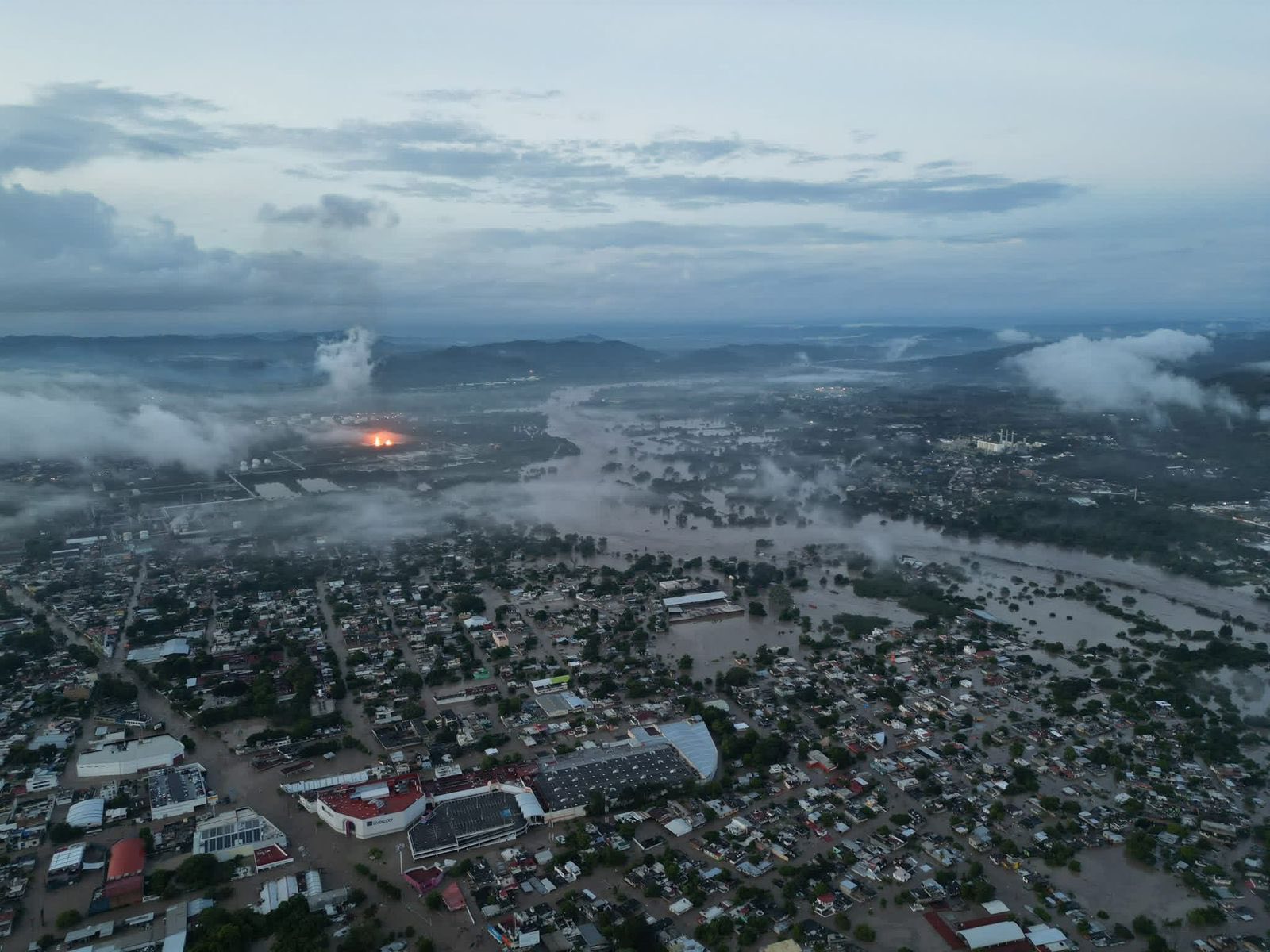 Suman 29 muertos por las lluvias en Hidalgo, Puebla, Veracruz y Querétaro; autoridades continúan labores de auxilio a damnificados