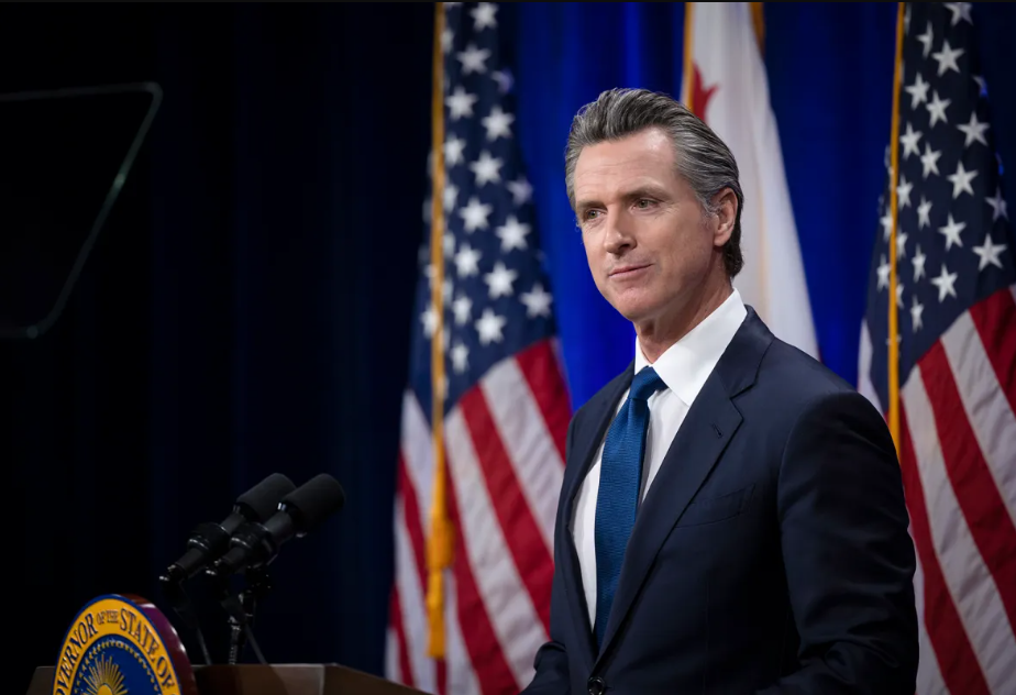 Presenta California plataforma para denunciar mala conducta de agentes federales