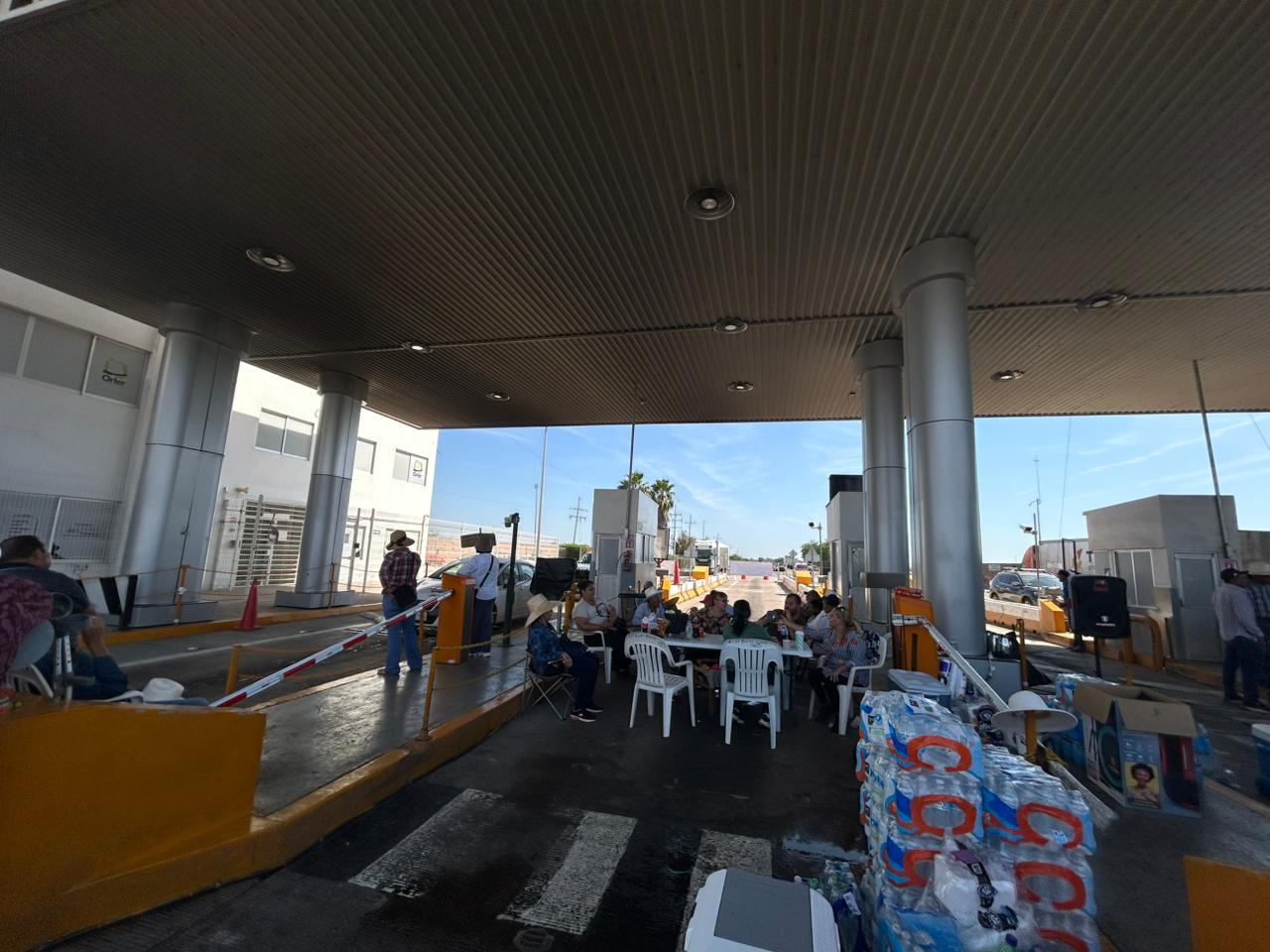 Liberan casetas piperos y agriculturas que mantenían bloqueadas las carreteras