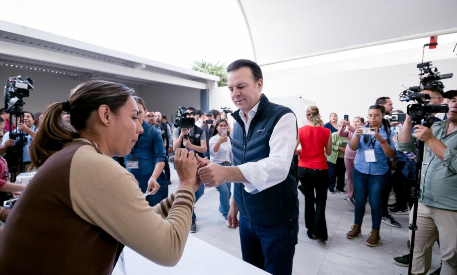 Gobernadoras y gobernadores votan en la elección judicial