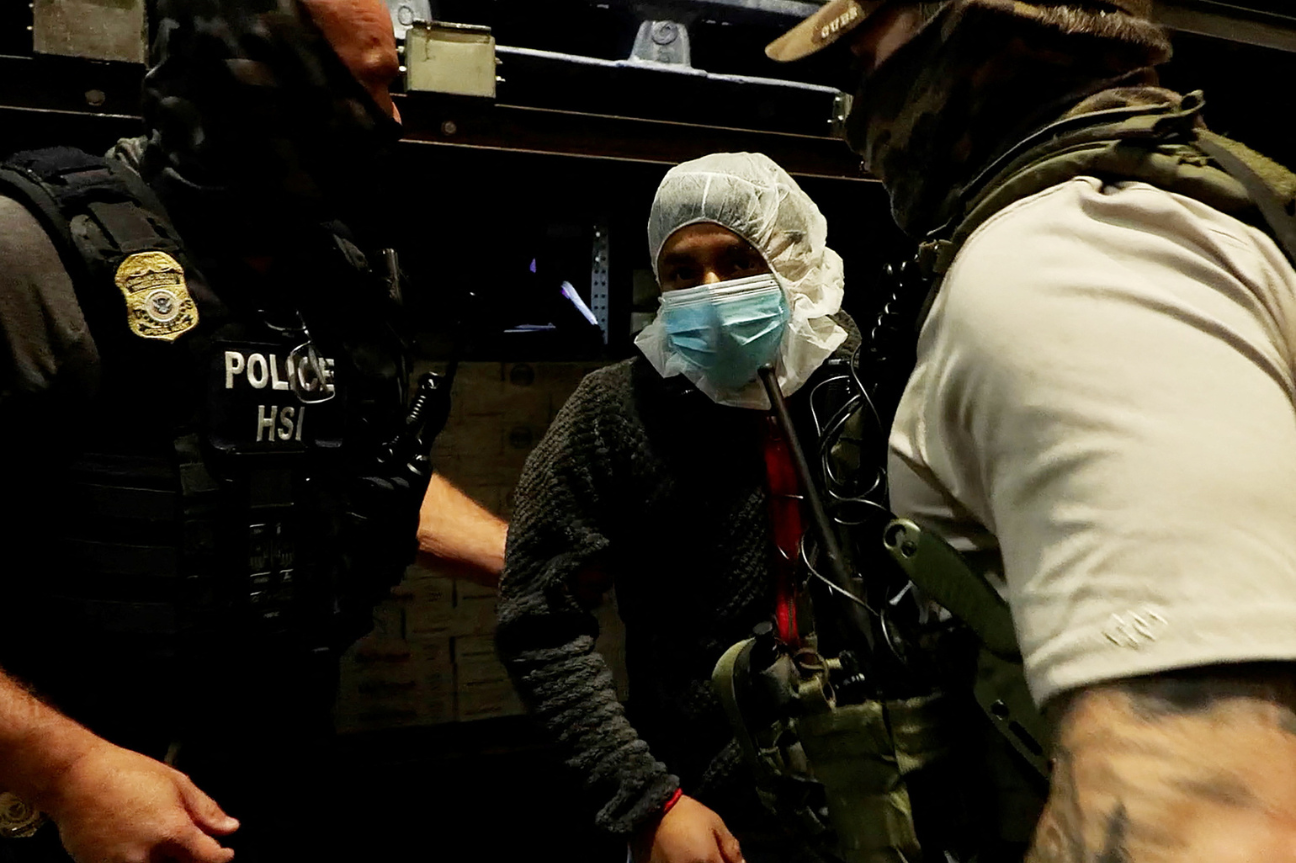 El DHS reanuda redadas migratorias en granjas, hoteles y restaurantes en EEUU