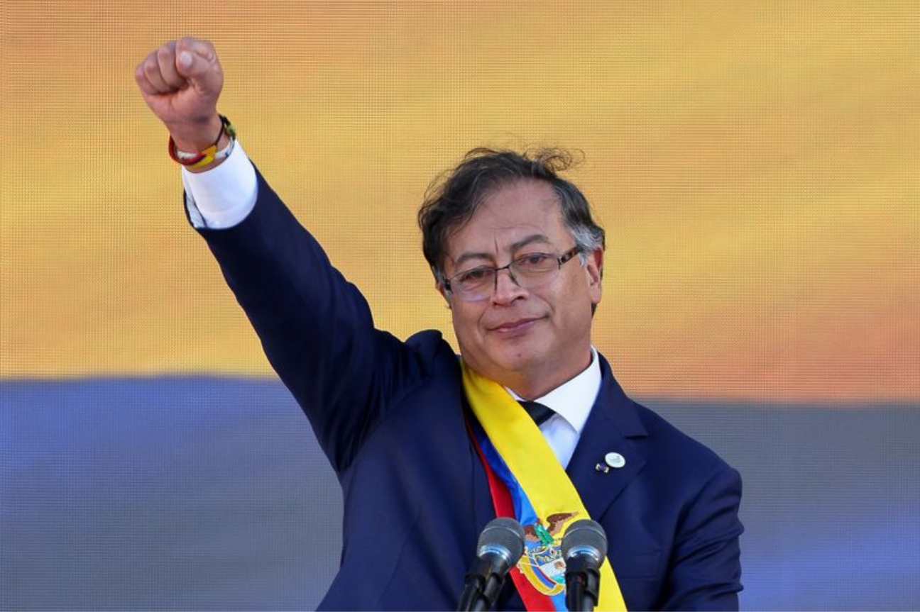 Alcanza presidente de Colombia alto al fuego con cinco grupos armados