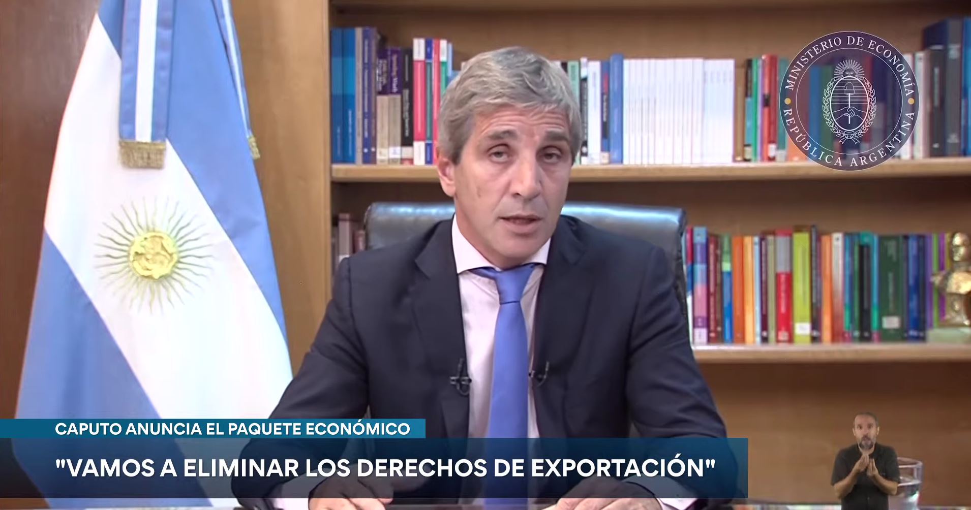 Se devalúa la moneda, se suspende la obra pública y se estatizan las deudas de empresas privadas en Argentina