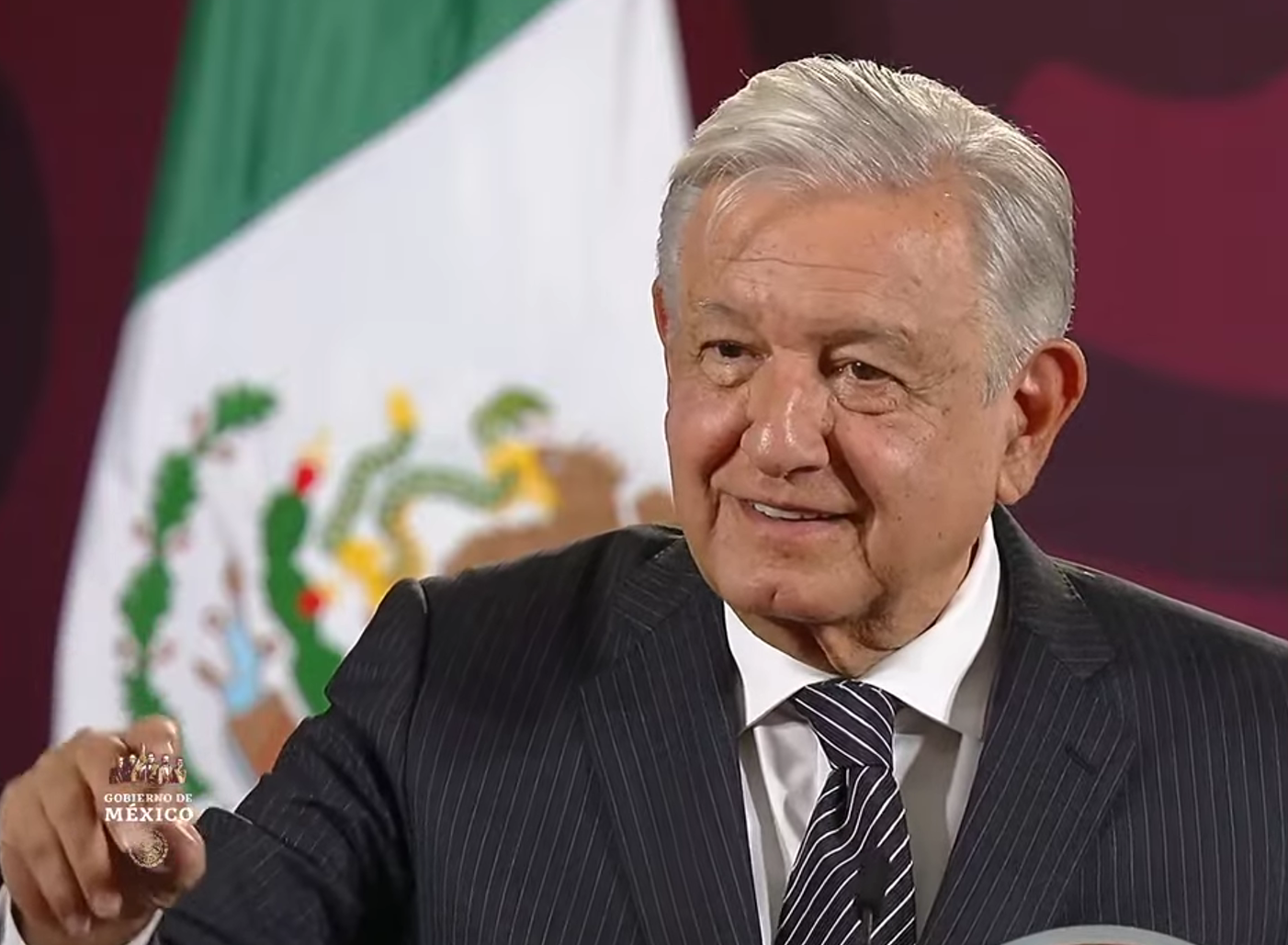 Anuncia López Obrador aumento salarial del 10% a maestros de educación básica