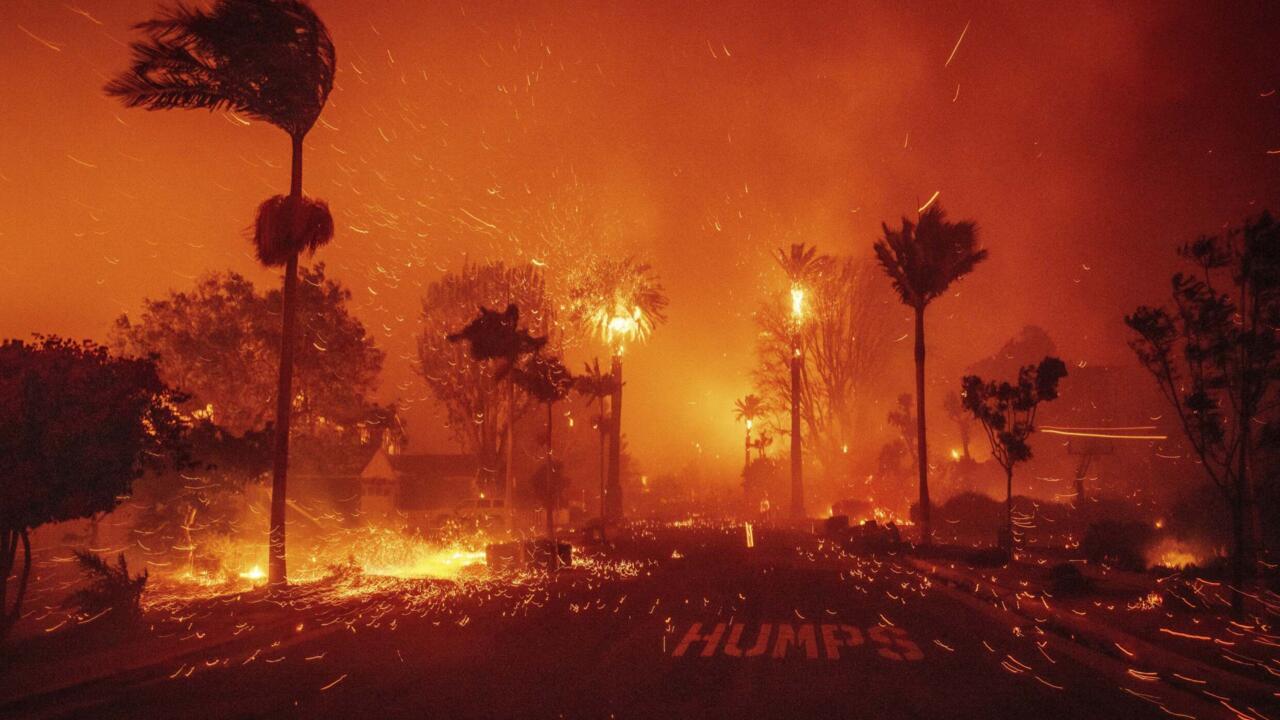 Dejan 180 mil desplazados y 11 muertes incendios forestales en California