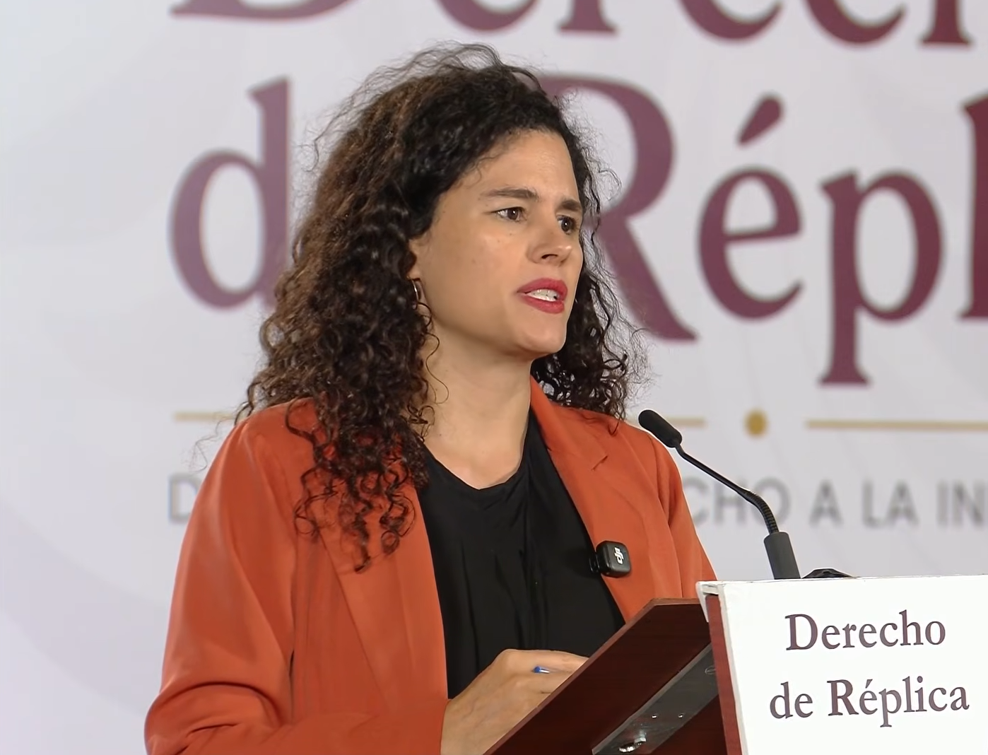 Desmiente Luisa Alcalde desinformación sobre derechos de las audiencias y compra de medicamentos
