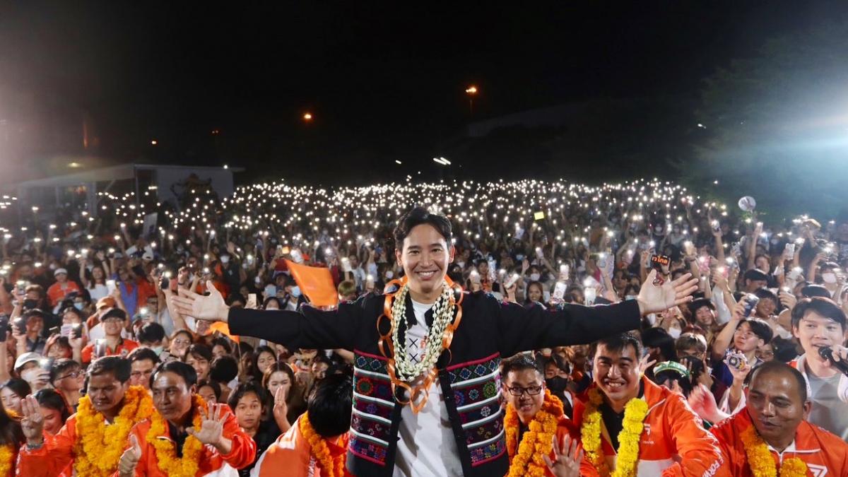 Logra voto de jóvenes vencer en comicios a militares en el poder de Tailandia