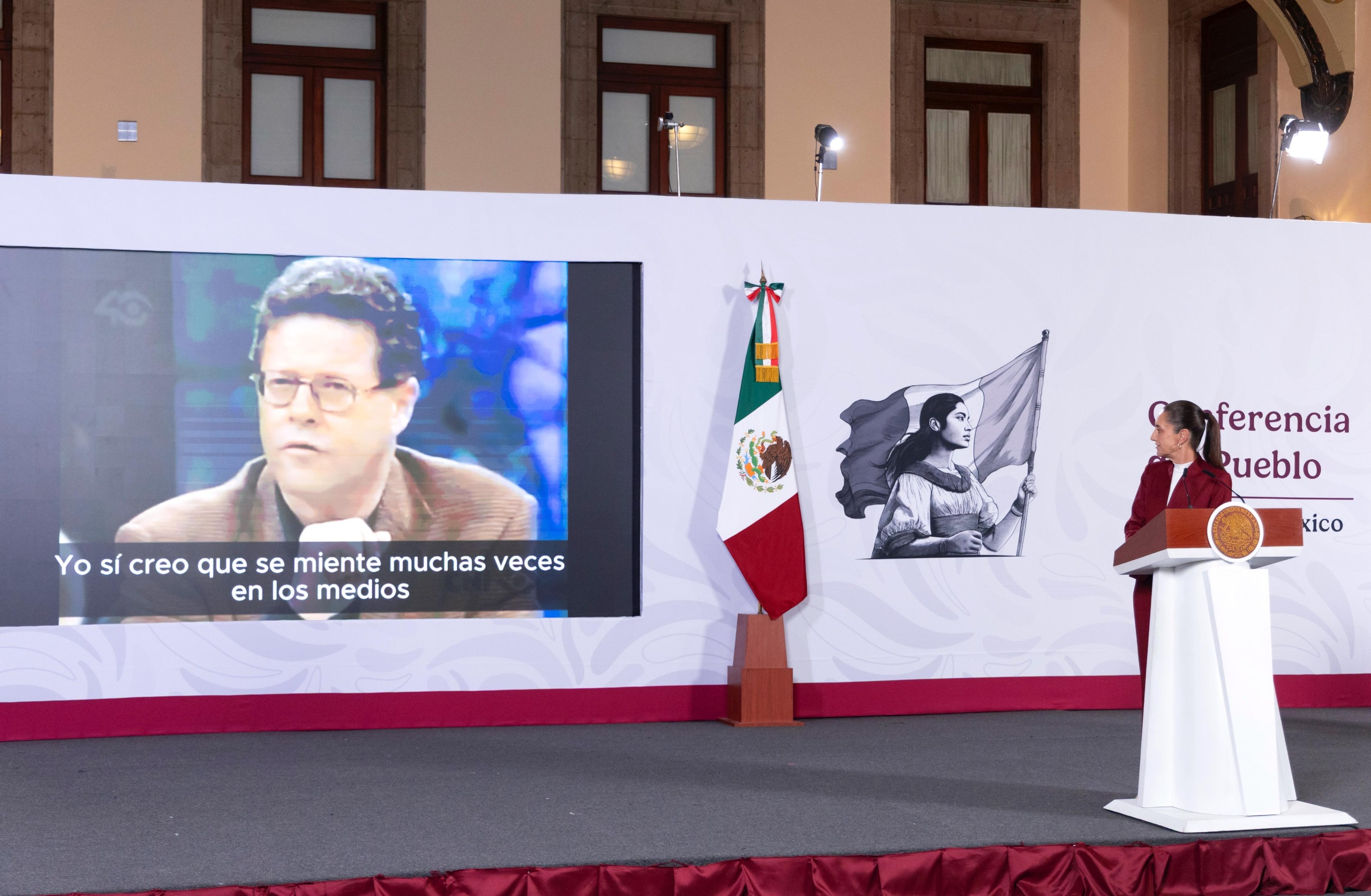 Rechaza Claudia Sheinbaum que lineamientos para audiencias impliquen censura; acusa campaña de desinformación
