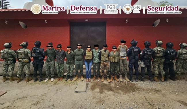 Detienen a 9 presuntos integrantes de un grupo criminal y abaten a 12 en Huitzontla, Michoacán