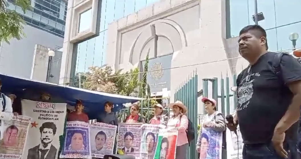 "Total parcialidad del Poder Judicial", reclaman padres de los 43 de Ayotzinapa ante CJF