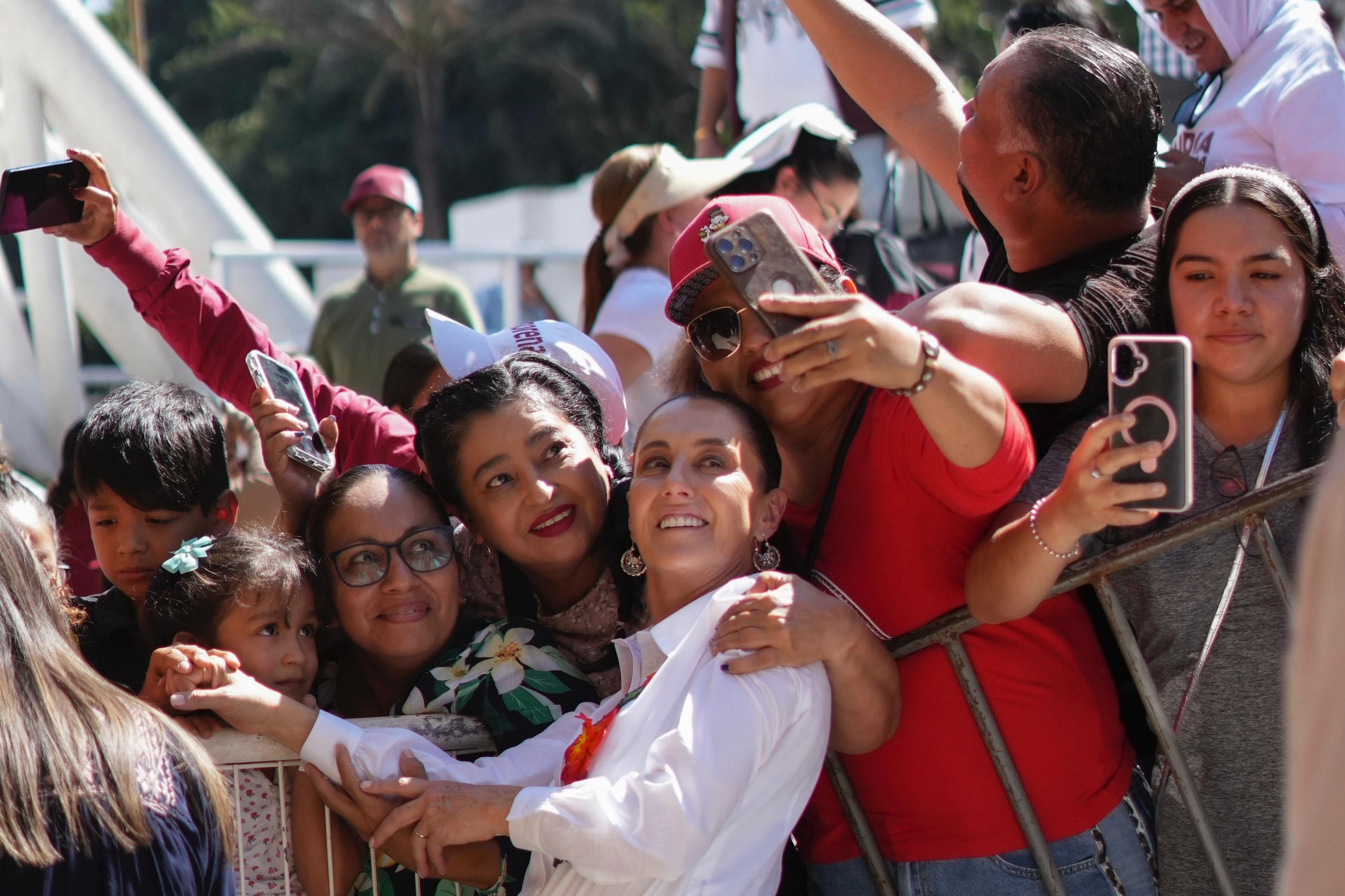 Aprueba 74.3% de mexicanas y mexicanos gobierno de Claudia Sheinbaum en octubre