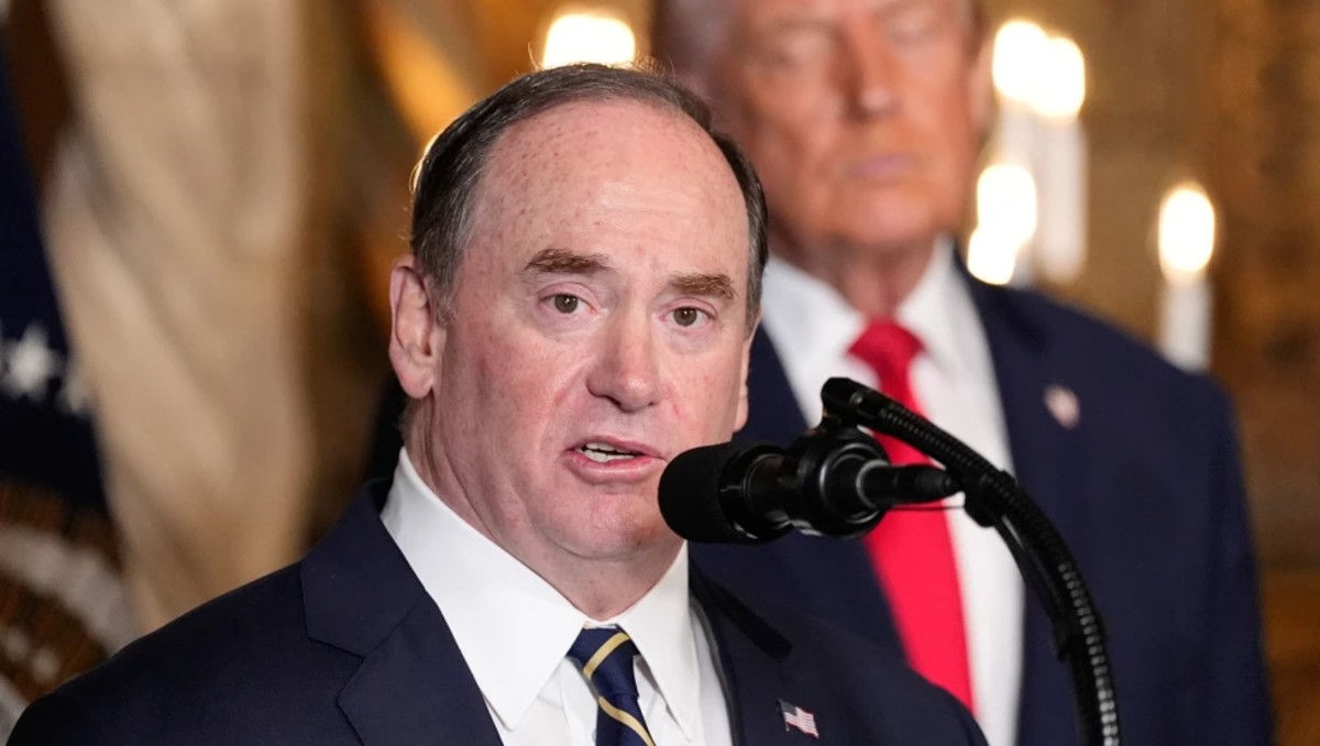 Abandona John C. Phelan la Secretaría de la Marina de EE.UU.